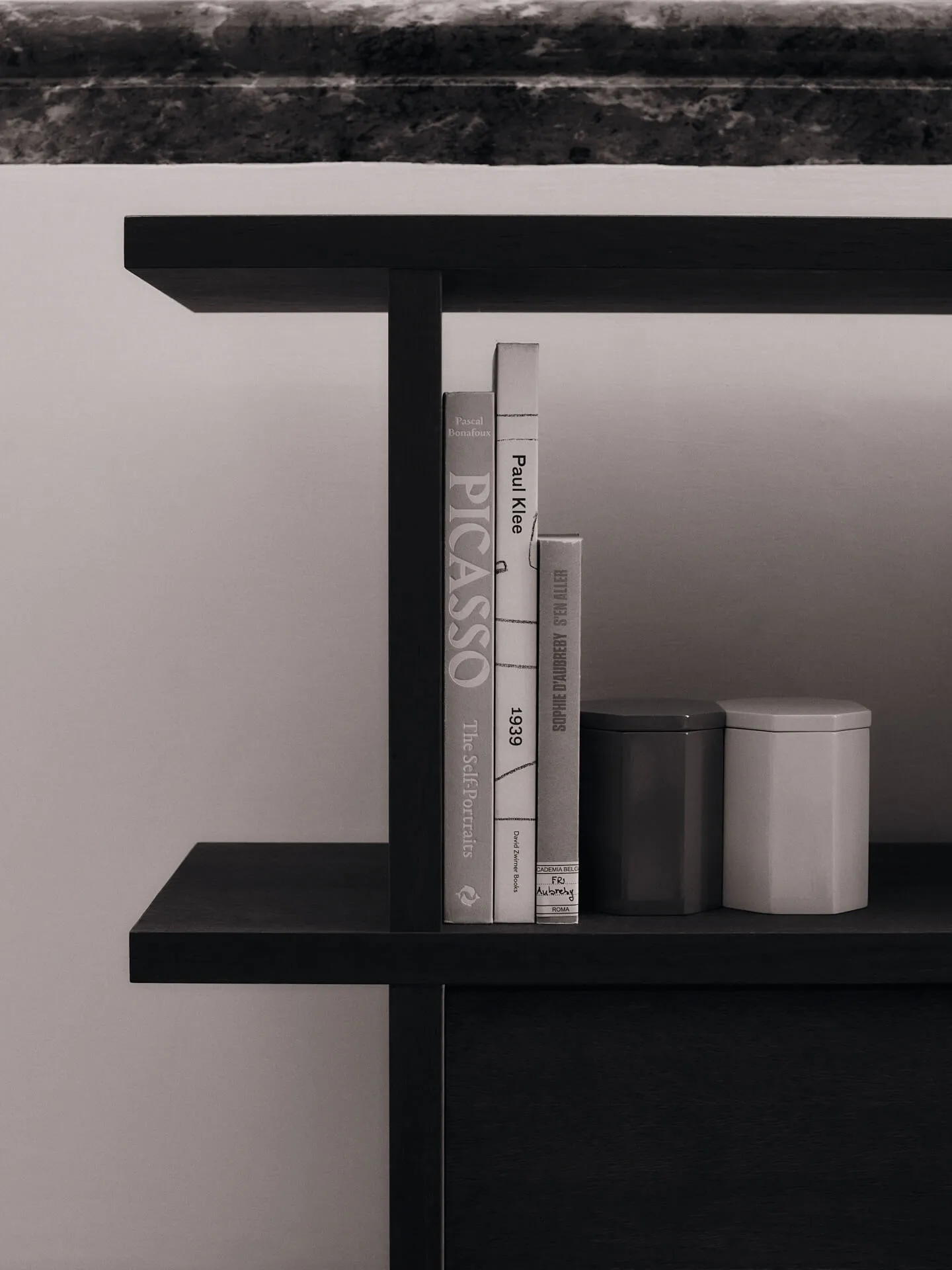 Kona estante com módulo de armário, Dark Stained Ferm Living