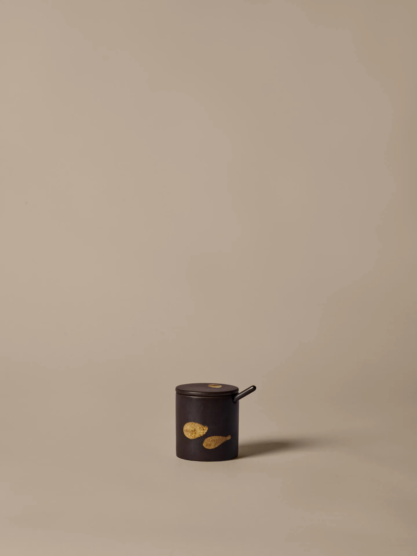 Koyo pote com colher, Dark brown-buff Ferm Living