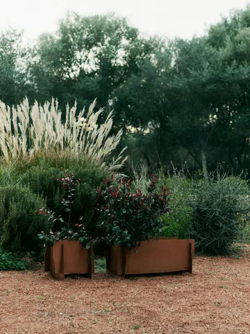 Lapel planter floreira - Ferrugem, 33x35x75 cm - Ferm Living