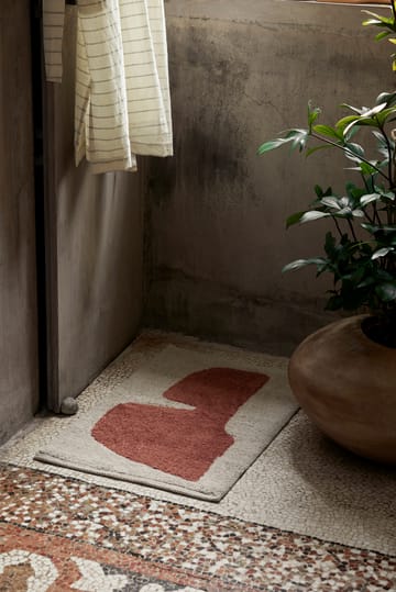 Lay tapete para casa de banho 50x70 cm - Parchment-rust - ferm LIVING