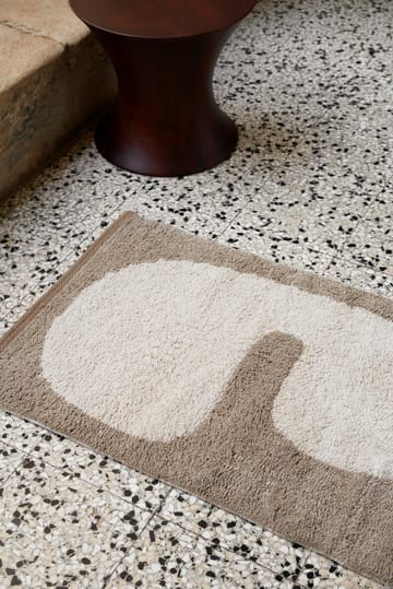 Lay tapete para casa de banho 50x70 cm - Taupe escuro-off white - Ferm Living
