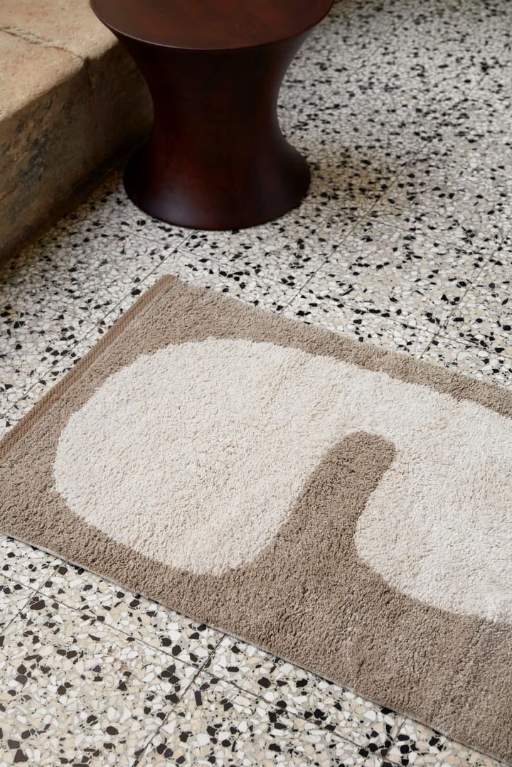 Lay tapete para casa de banho 50x70 cm, Taupe escuro-off white Ferm Living