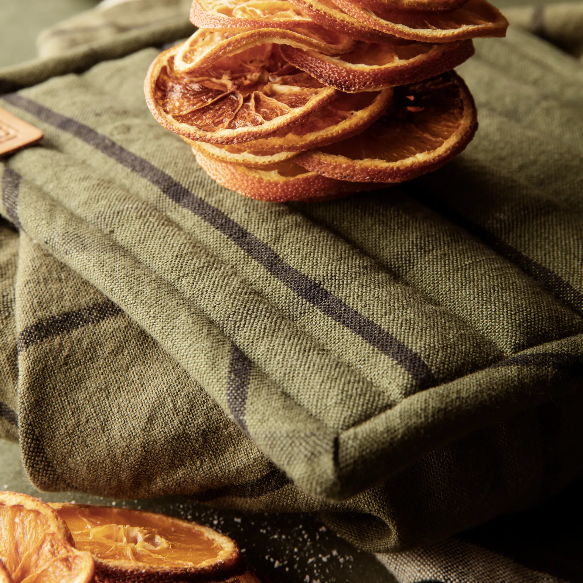 Luva de forno Hale 2 un., verde-preto Ferm Living