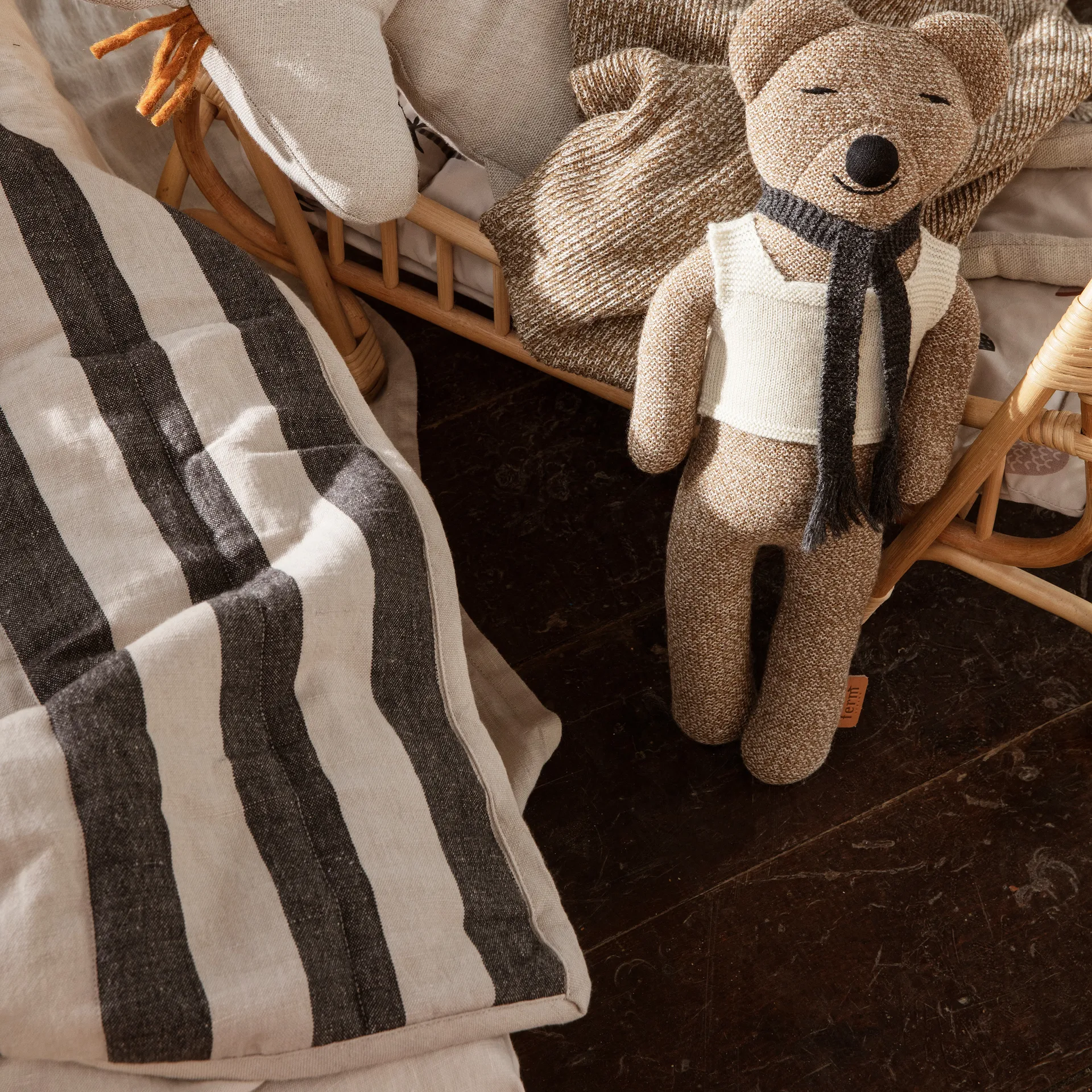 Manta Grand 120x170 cm, Sand-black Ferm Living