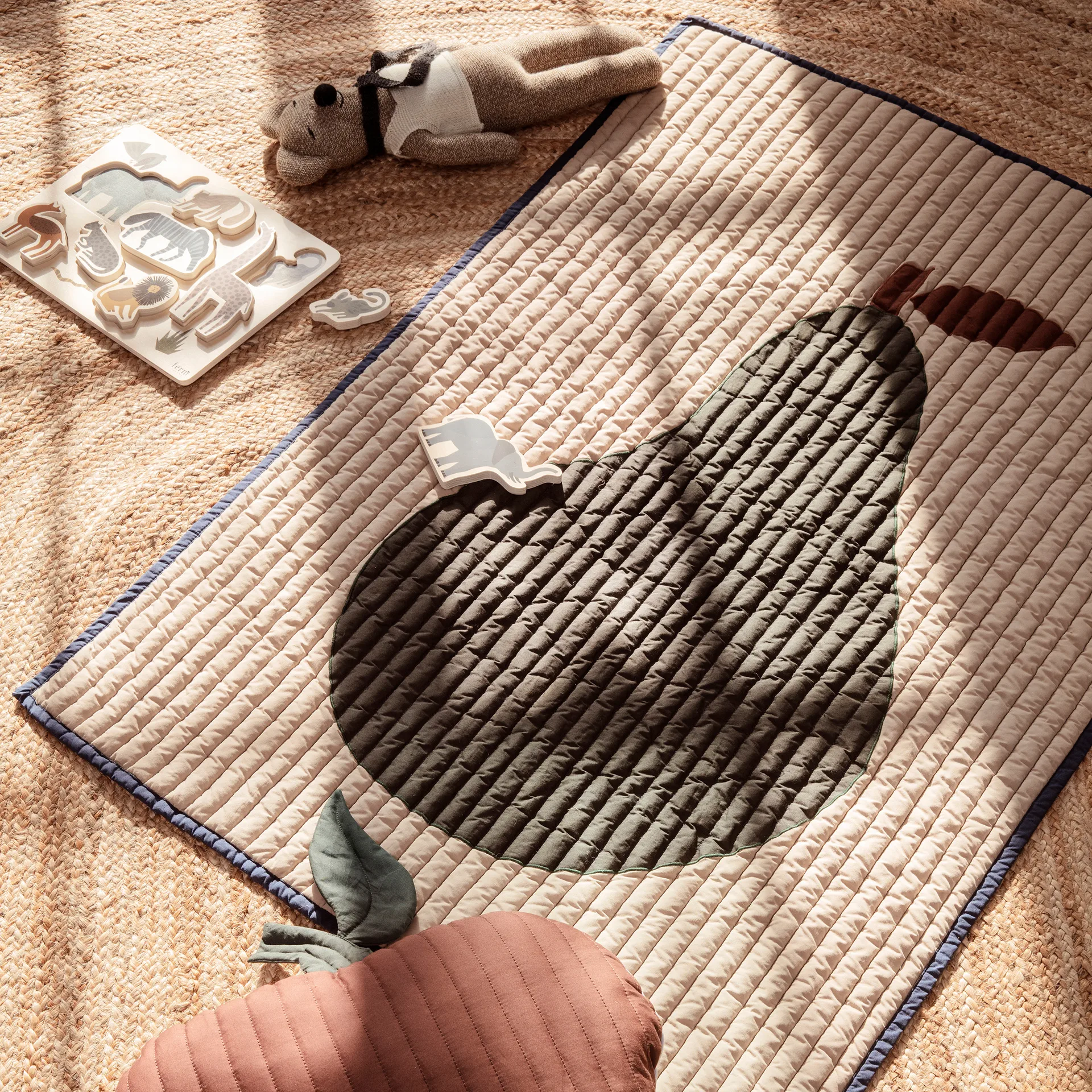 Manta Pear 80x110 cm, Sand-verde escuro Ferm Living