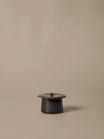 Marnen frasco com tampa - Carob brown, Ø11x9 cm - Ferm Living
