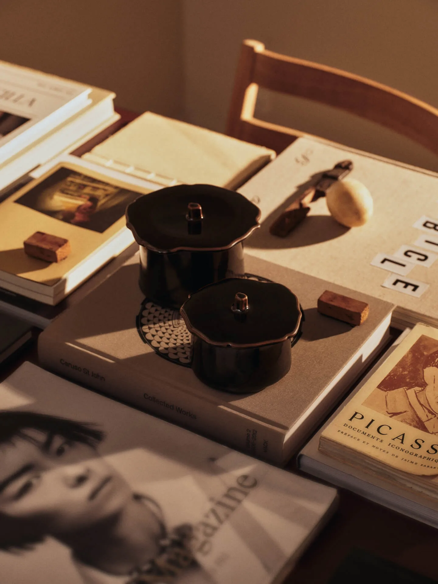 Marnen frasco com tampa, Carob brown, Ø13x7 cm Ferm Living