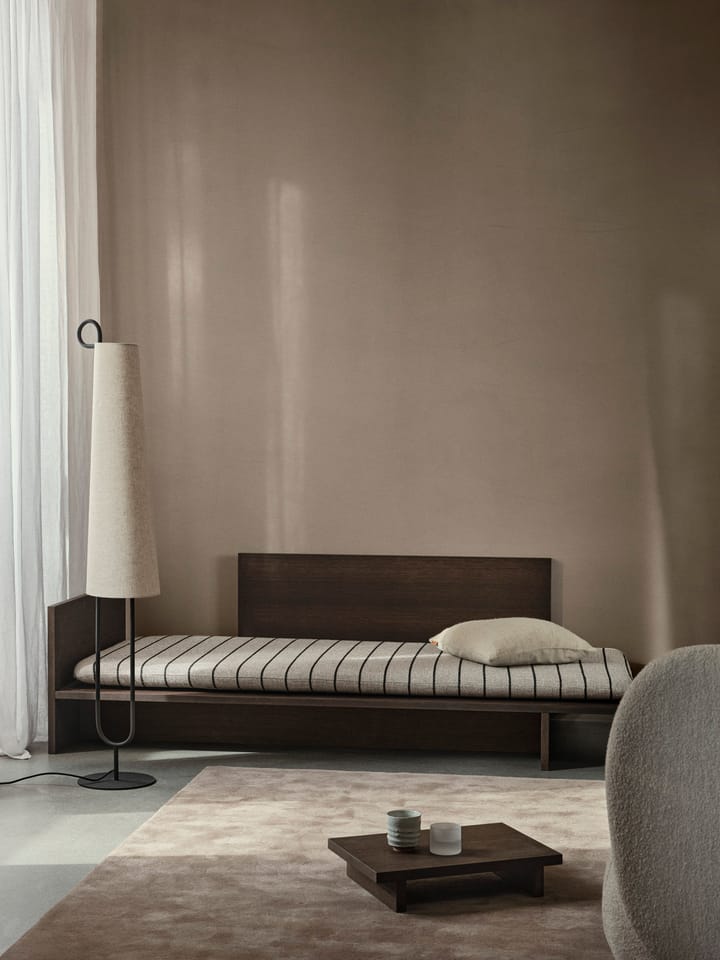 Mesa de apoio Kona, Dark Stained oak veneer Ferm Living