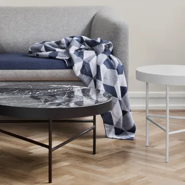 Mesa de centro Marble Table - Mármore preto, médio, suporte preto - Ferm Living