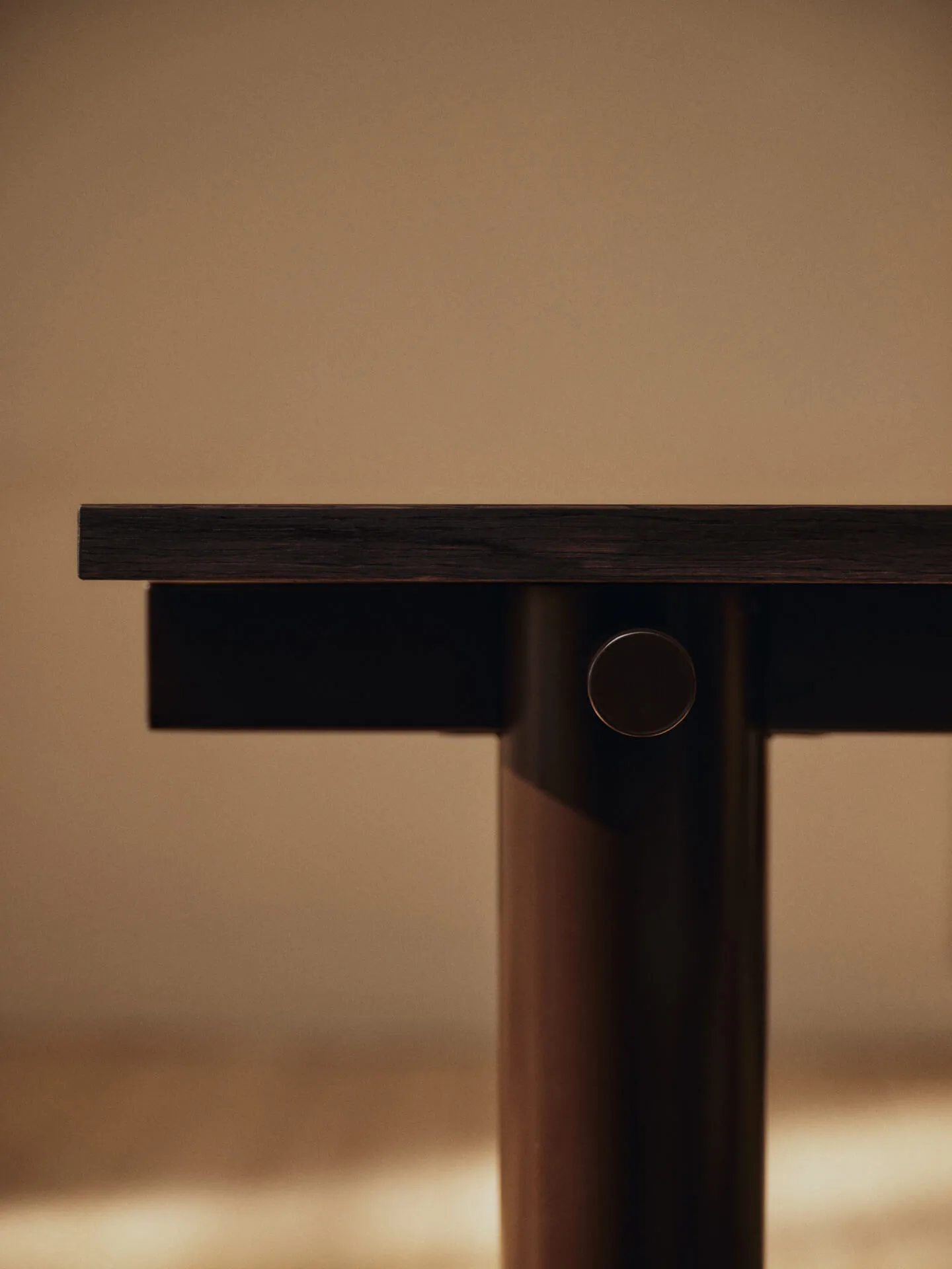 Mesa de jantar Atura, Dark chocolate-carvalho tingido escuro, 90x160 cm Ferm Living