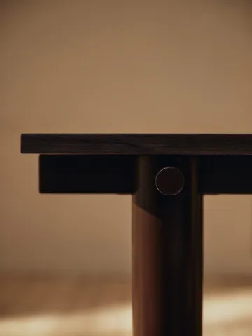 Mesa de jantar Atura - Dark chocolate-carvalho tingido escuro, 90x160 cm - Ferm Living