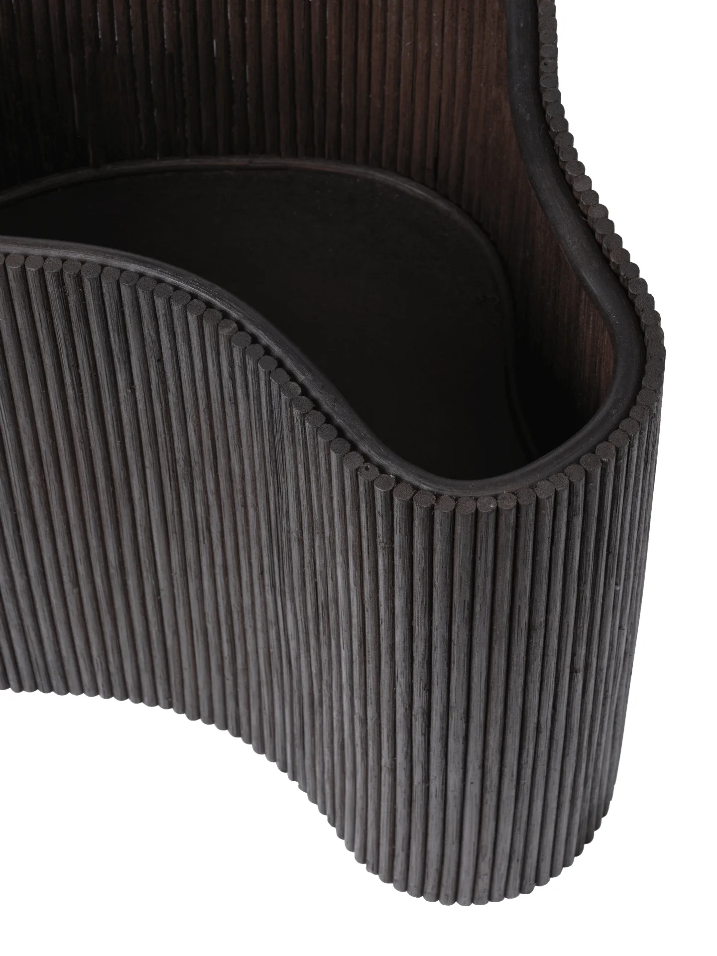 Mesa lateral Isola com armazenamento, Escurecido Ferm Living