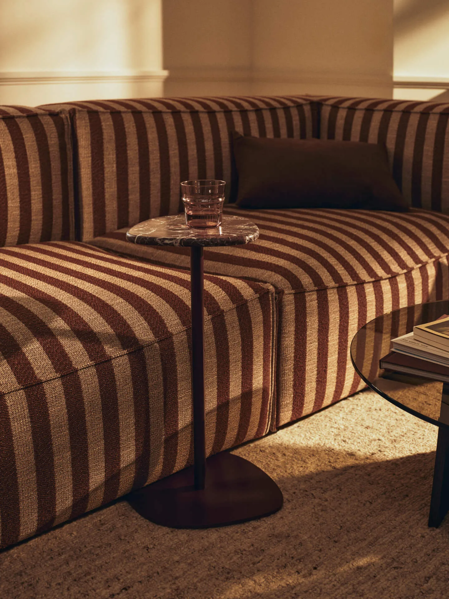 Mesa lateral Plyo, Dark grape Ferm Living