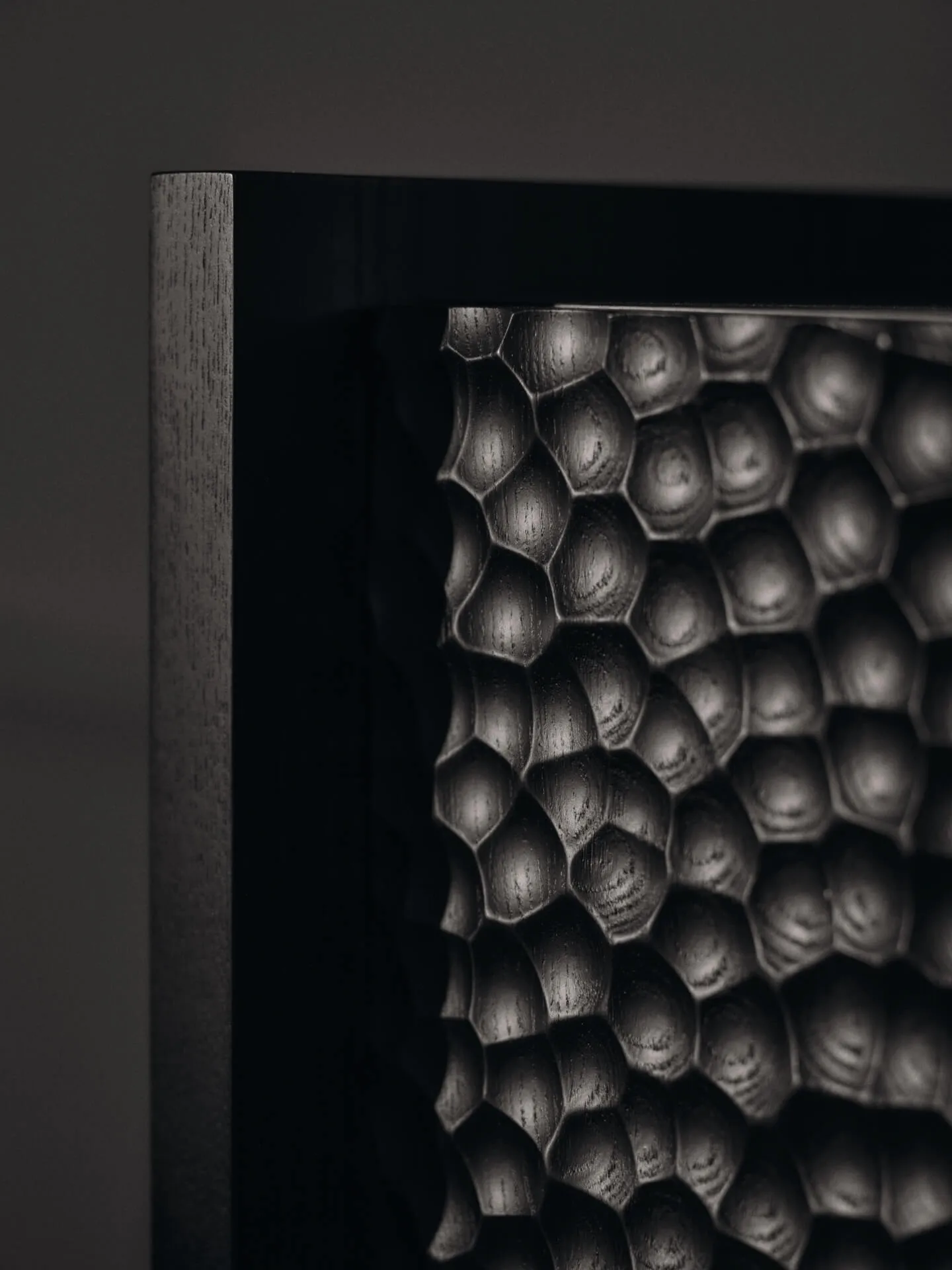 Mesa lateral Scarni, Freixo escuro tingido, 38x40x45 cm Ferm Living