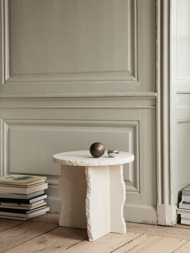 Mesa Mineral Sculptural Ø52 cm, Bianco Curia Ferm Living