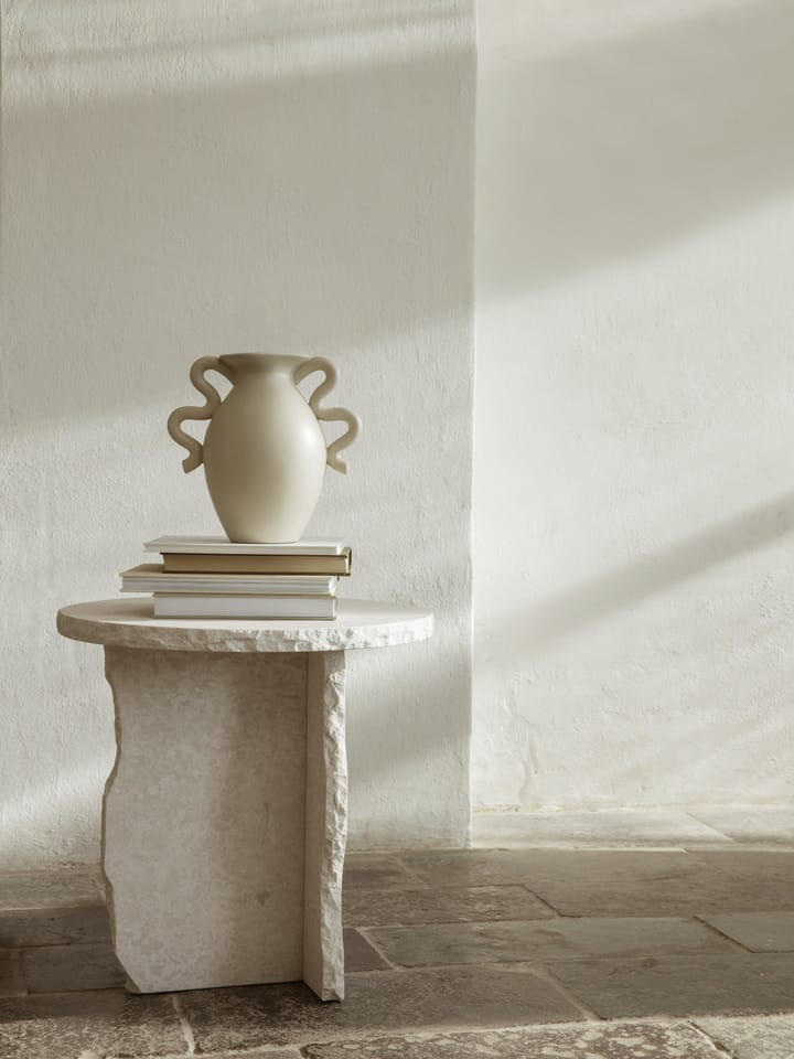 Mesa Mineral Sculptural Ø52 cm, Bianco Curia Ferm Living
