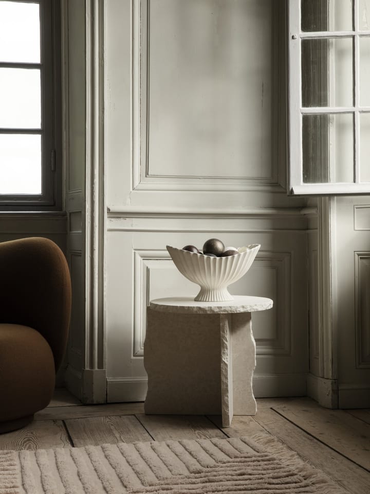 Mesa Mineral Sculptural Ø52 cm, Bianco Curia Ferm Living