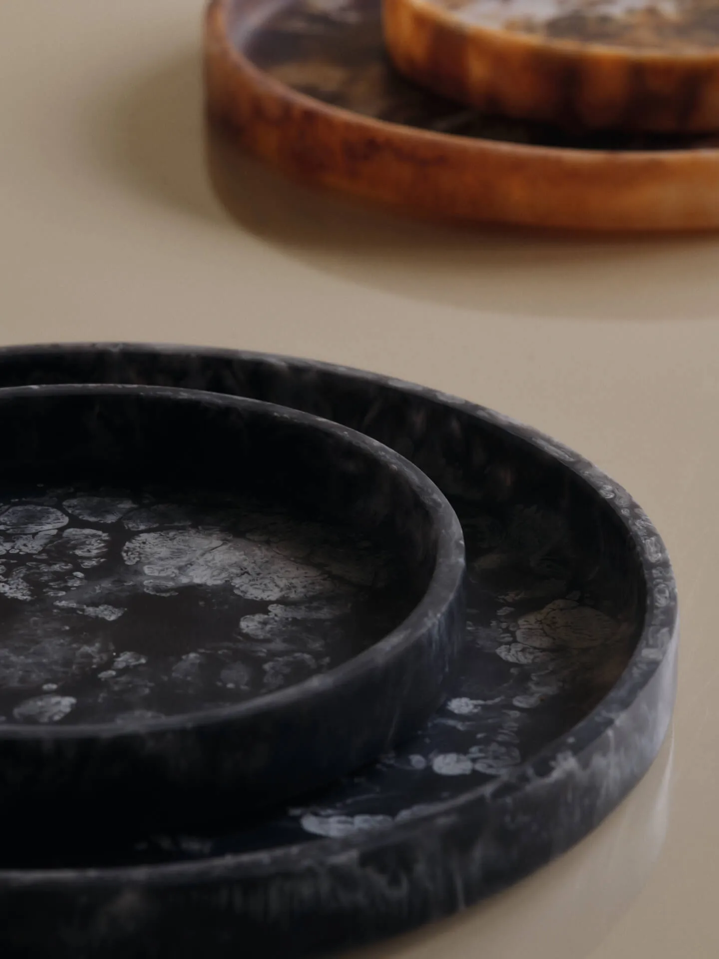 Mist tabuleiro decorativo Ø20 cm, Charcoal Ferm Living