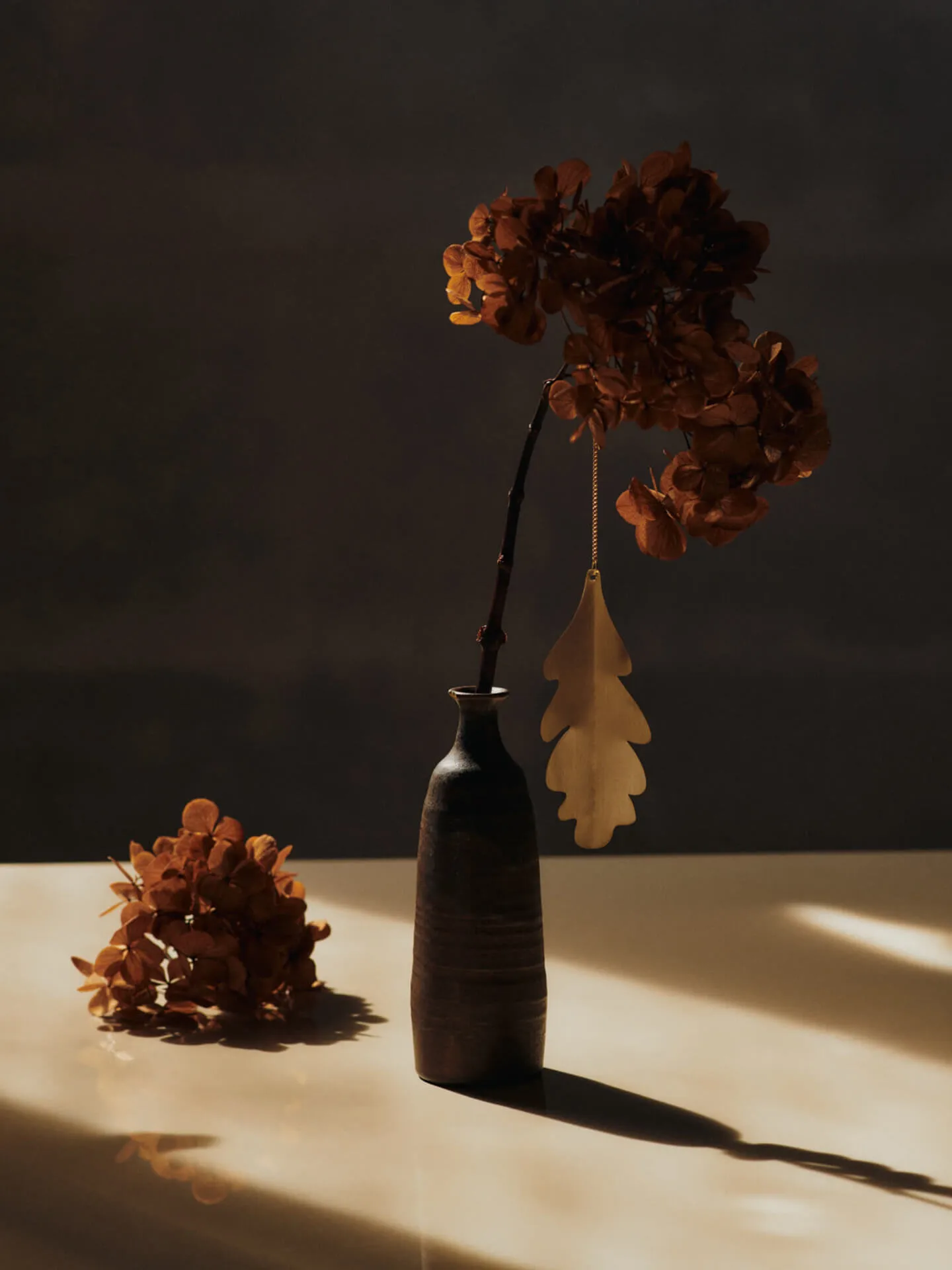 Oak leaf pendente decorativo 13,5 cm 4 peças, Latão Ferm Living