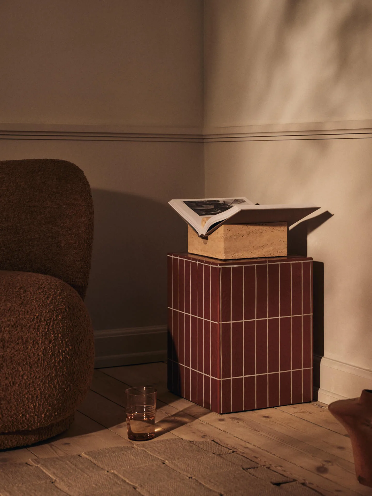 Pillar mesa lateral, Castanho, 32x32x42 cm Ferm Living