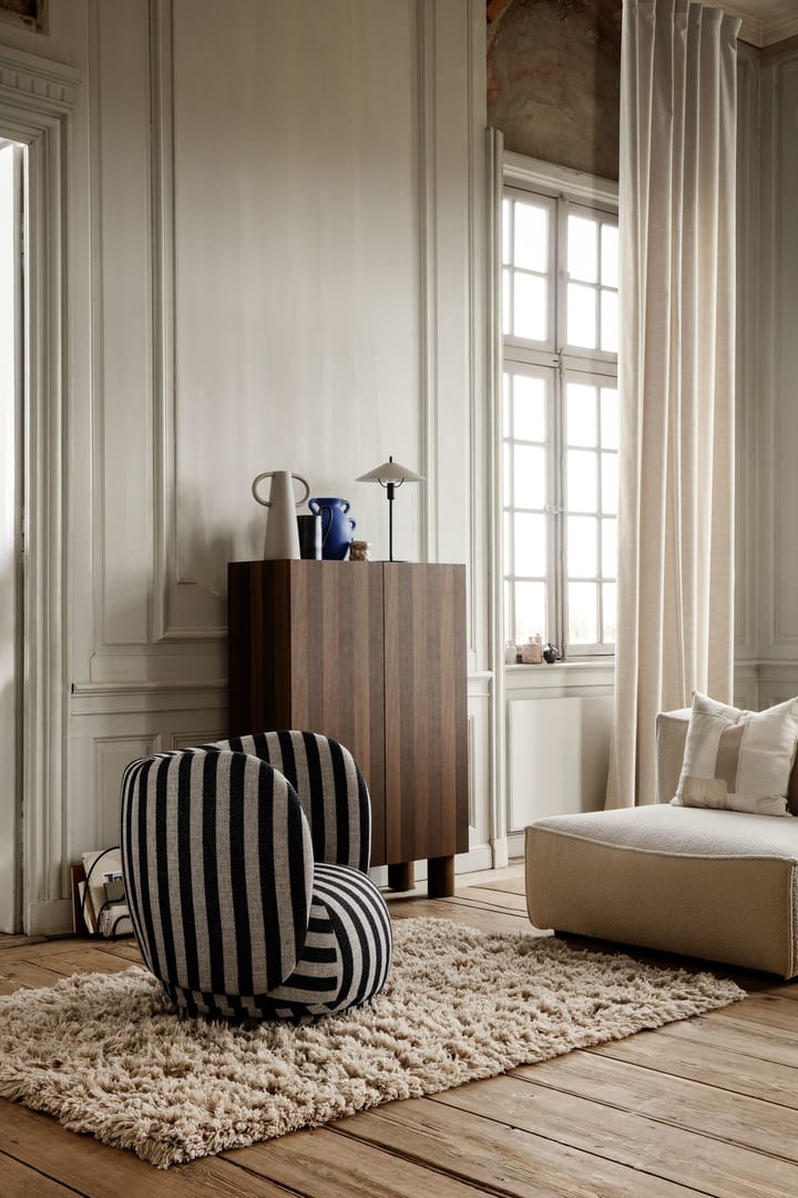 Poltrona Rico lounge chair, Louisiana sand-preto Ferm Living