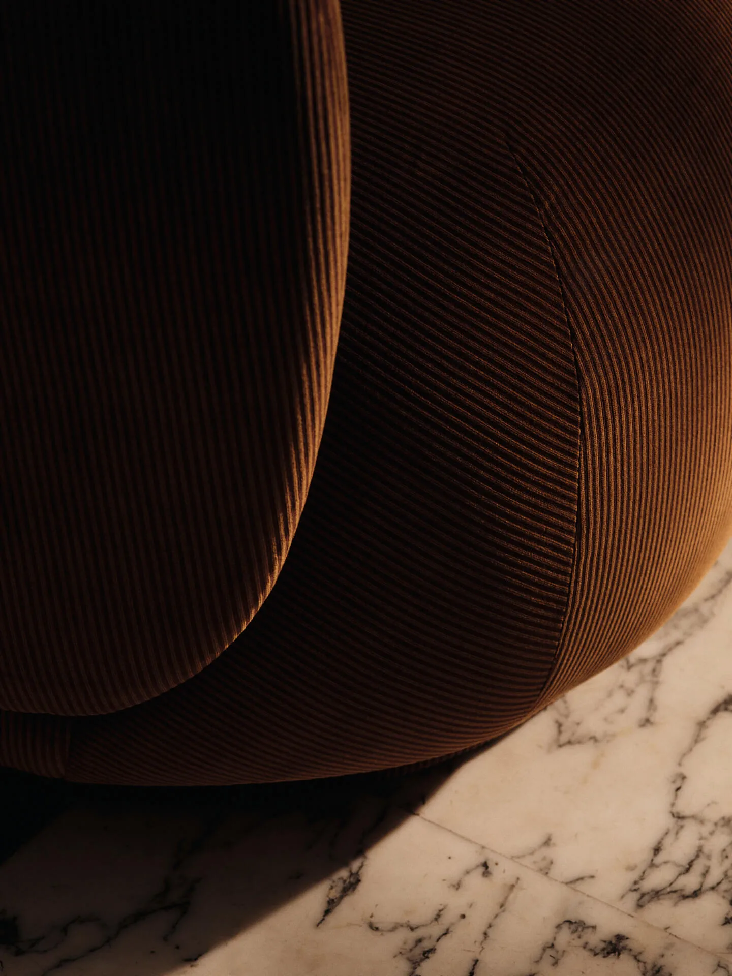 Poltrona Rico lounge chair swivel, Devoré velvet-Rust Ferm Living