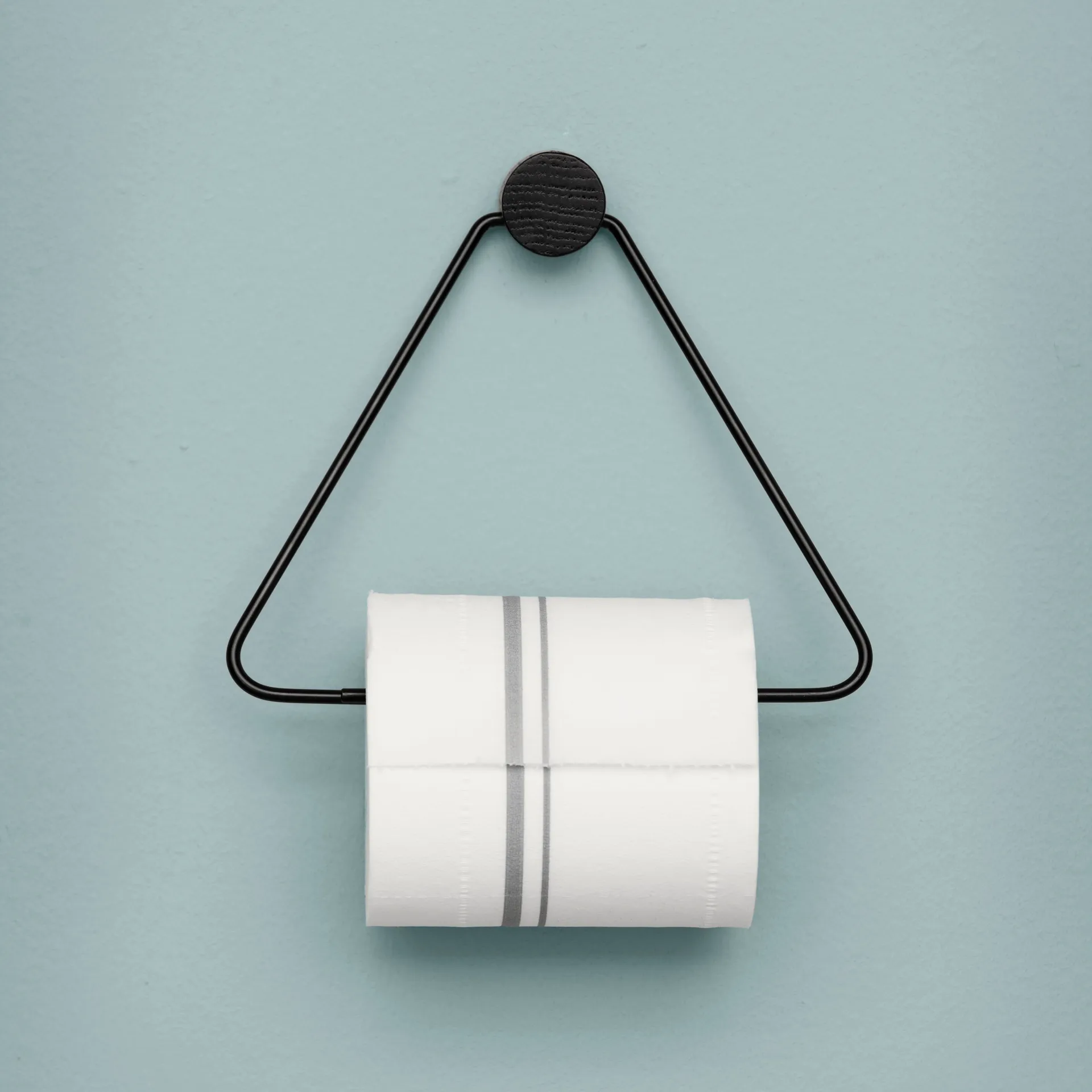 Porta-rolos de casa de banho Ferm preto, Preto Ferm Living