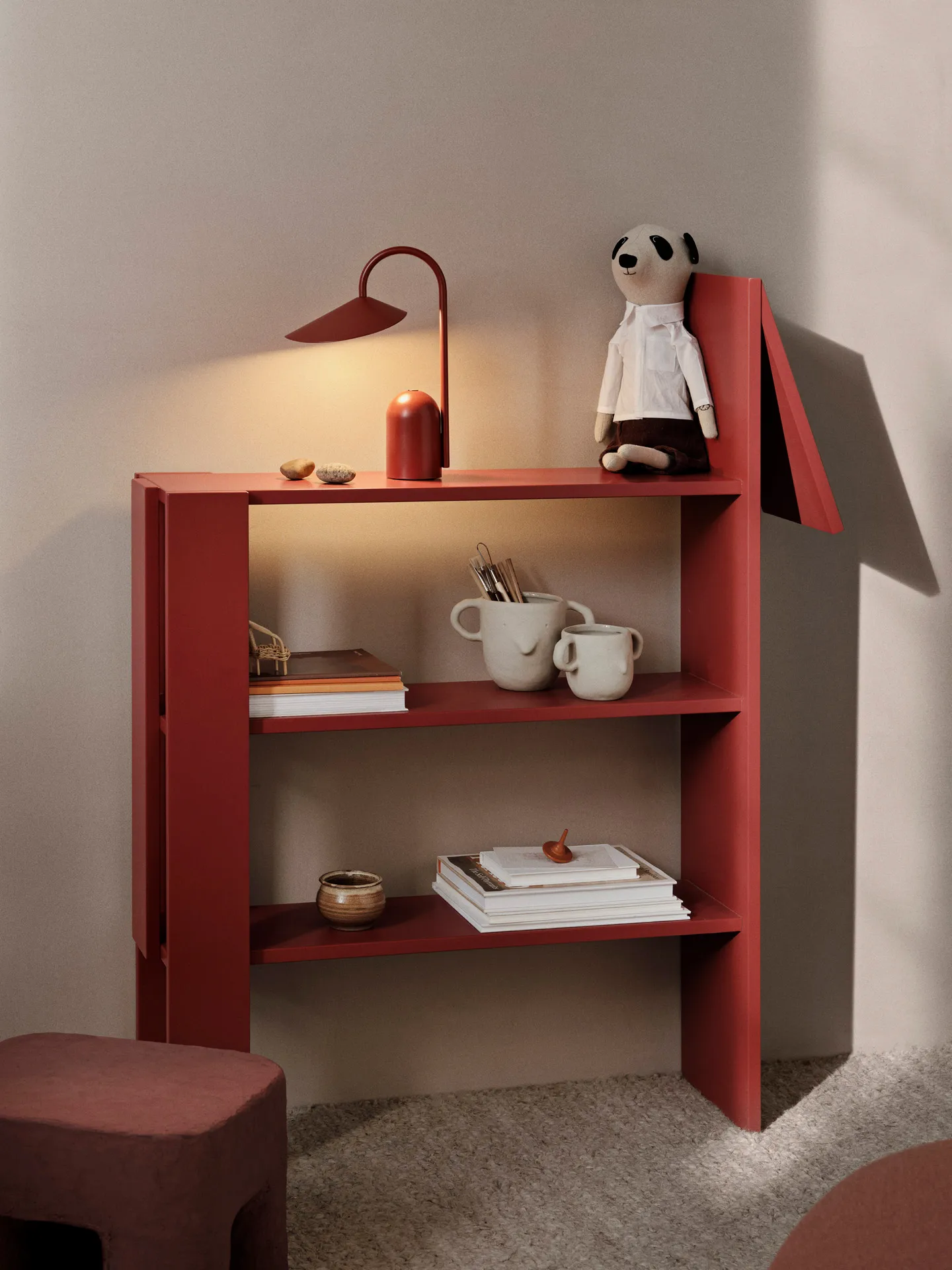 Prateleira de livro Horse 91x111 cm, Poppy Red Ferm Living