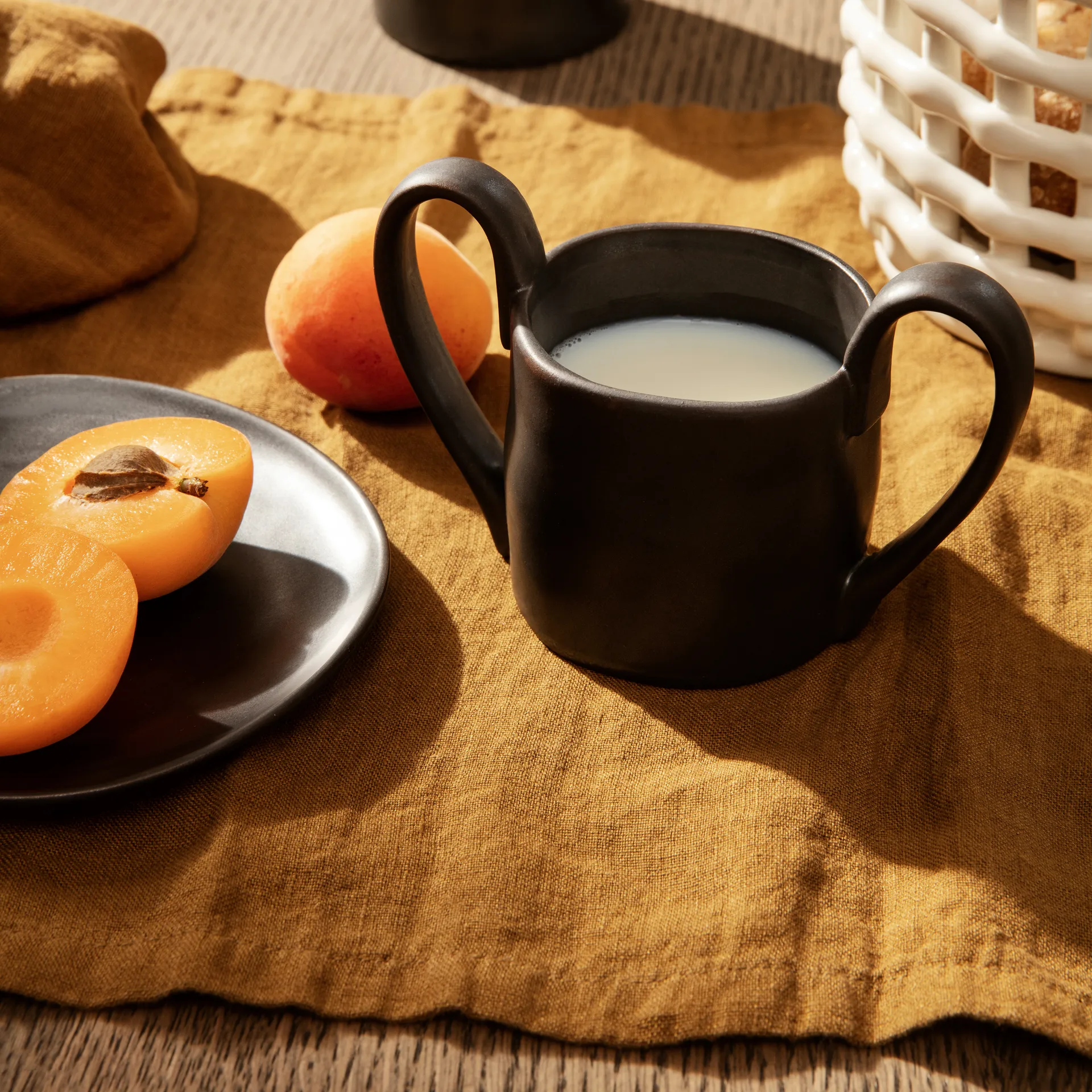 Prato pequeno Flow 15 cm, preto Ferm Living