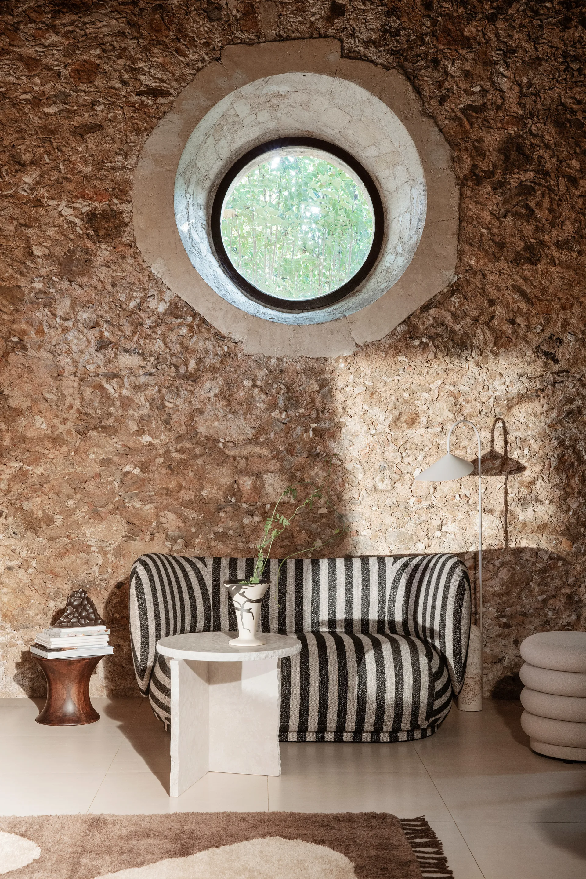 Rico sofá de 2 lugares, Louisiana sand-preto Ferm Living