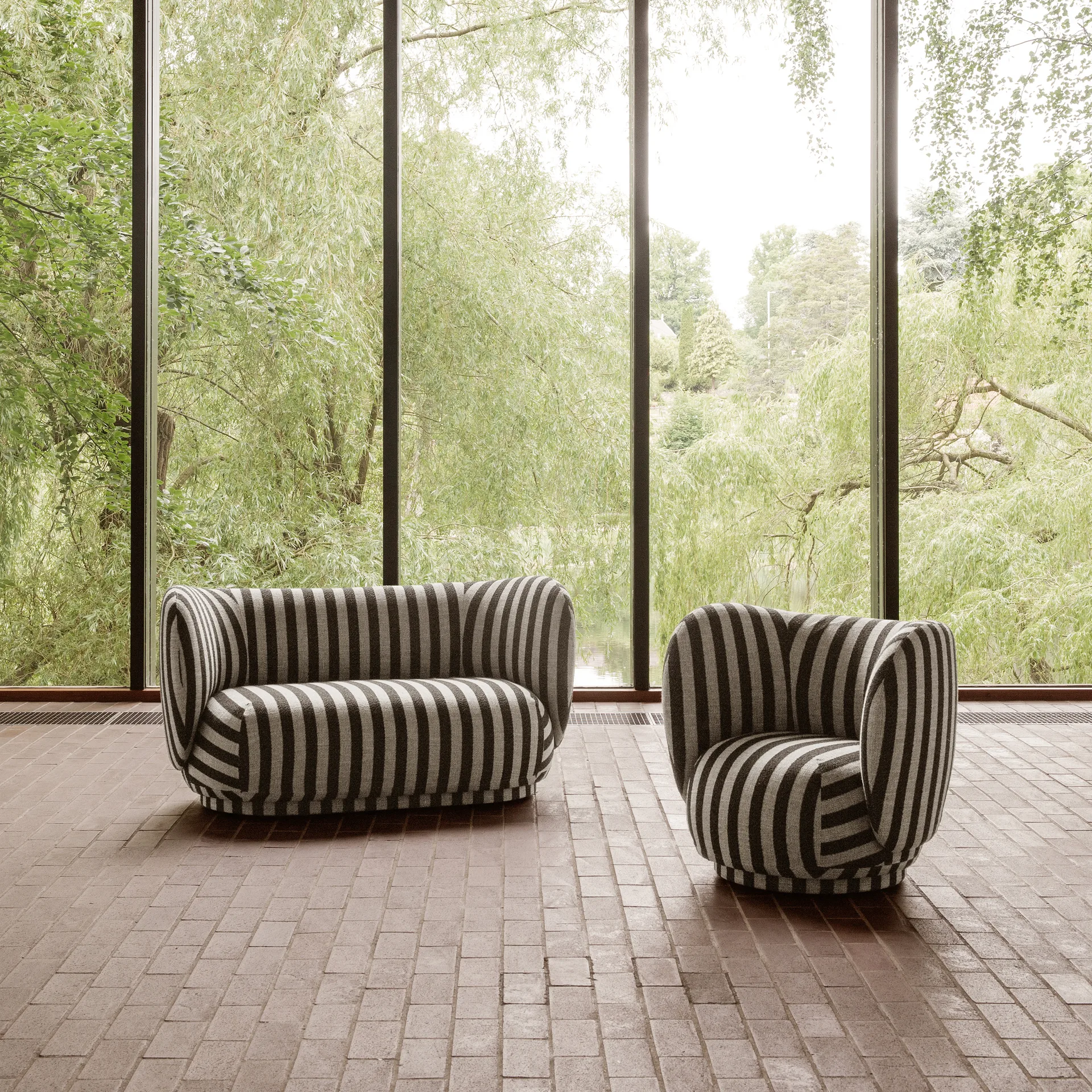 Rico sofá de 2 lugares, Louisiana sand-preto Ferm Living