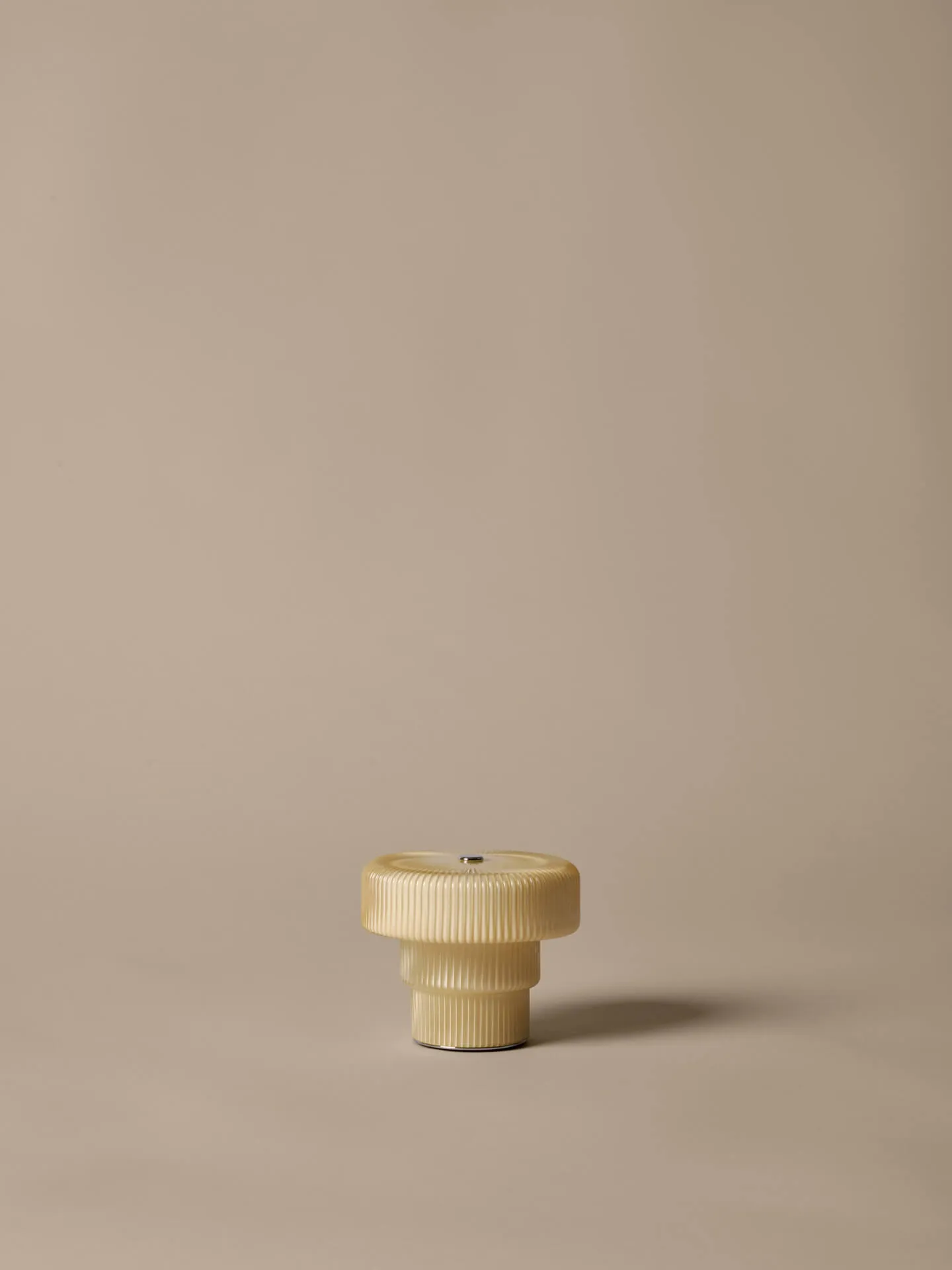 Ripple candeeiro de mesa portátil, Aveia, 10 cm Ferm Living