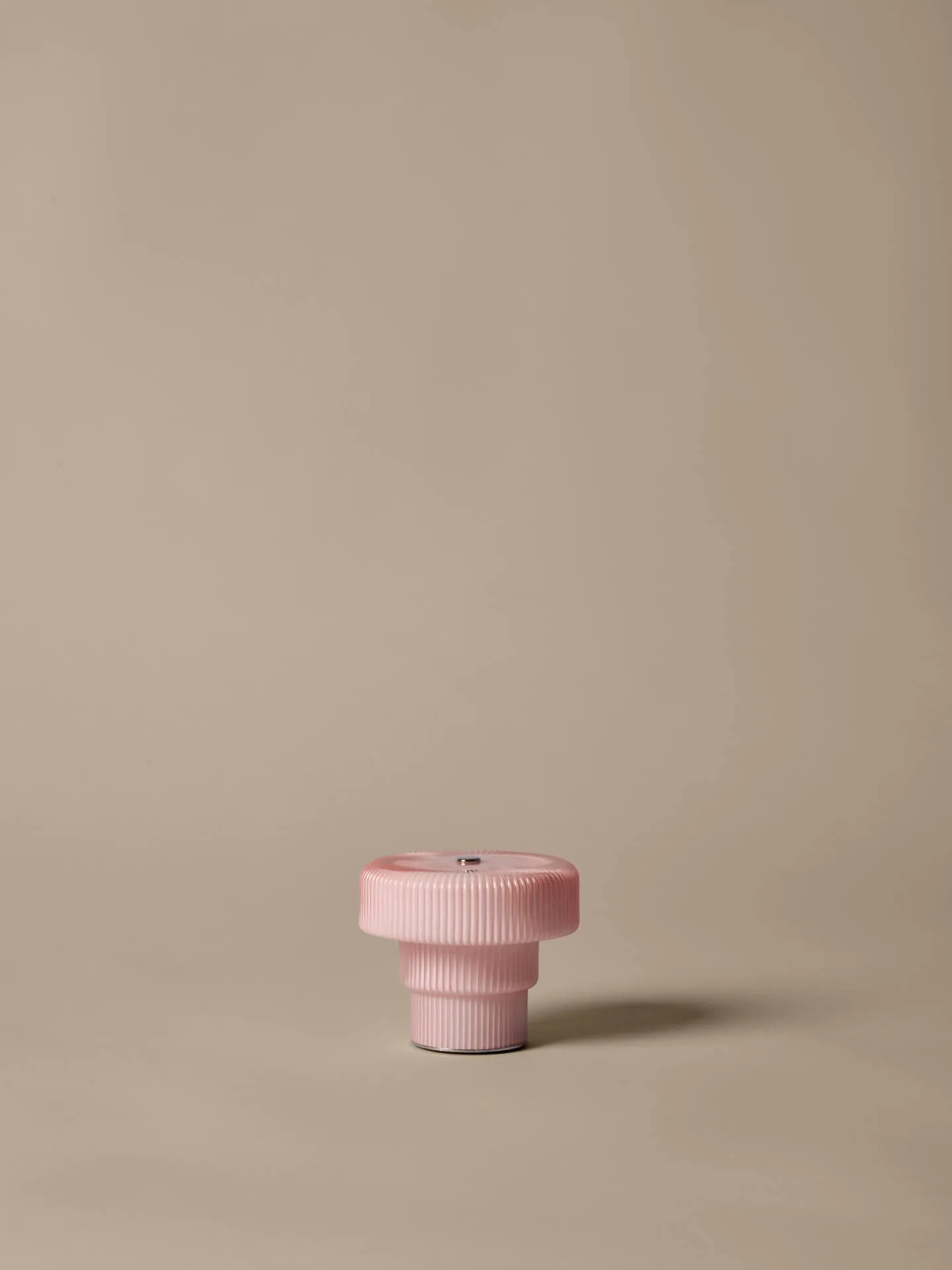 Ripple candeeiro de mesa portátil, Pale rose, 10 cm Ferm Living