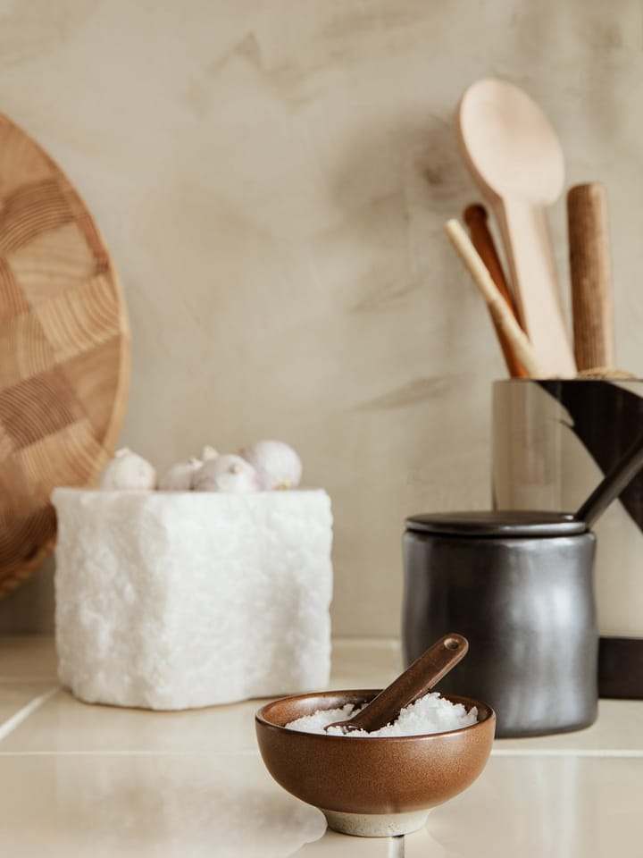Saleiro com colher Petite, 2 un, Chocolate Ferm Living