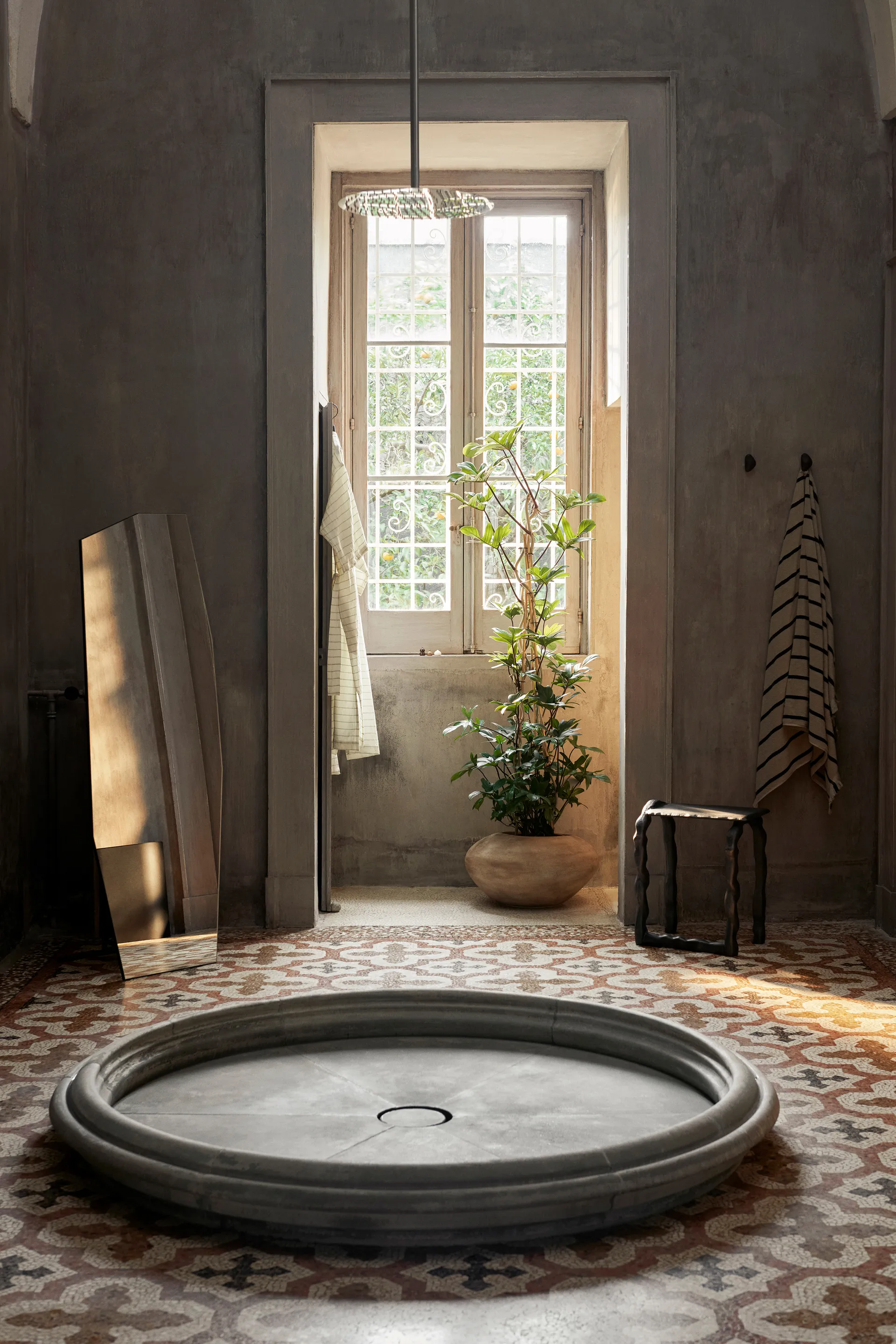 Shard espelho 57,8x165 cm, Preto Ferm Living