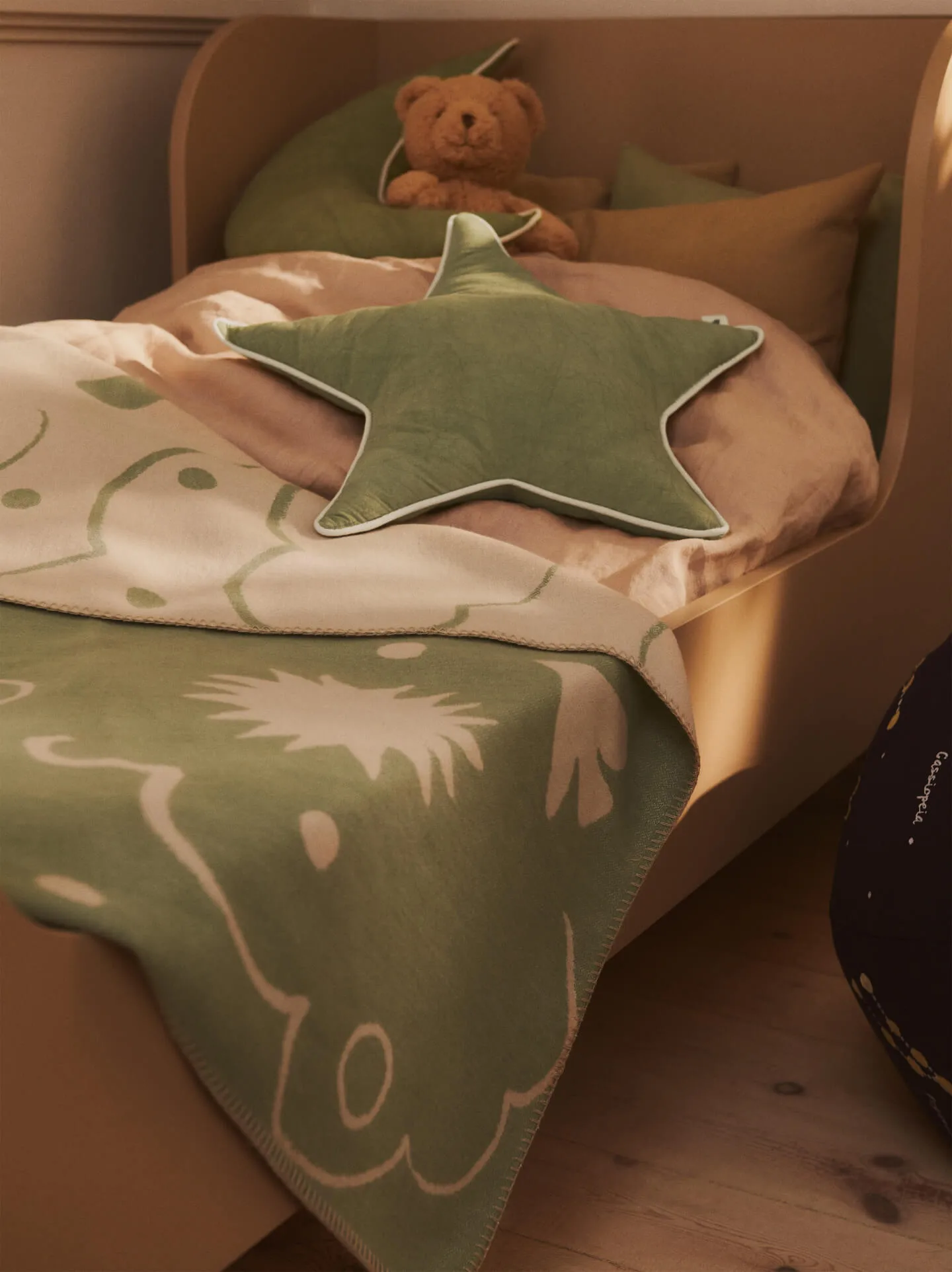 Skye manta, Tea green-parchment, 80x120 cm Ferm Living