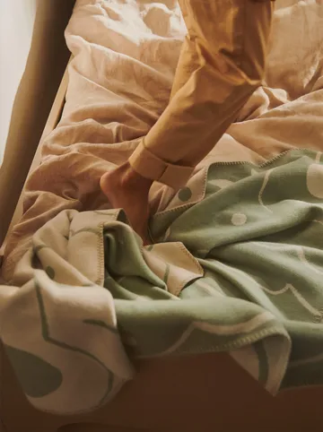 Skye manta - Tea green-parchment, 80x120 cm - Ferm Living