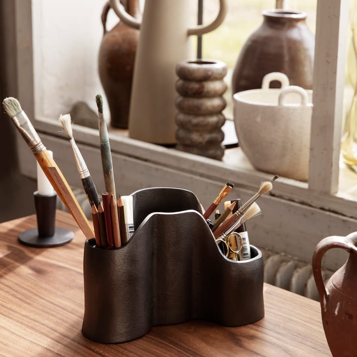 Suporte de canetas Yama, Alumínio escurecido Ferm Living