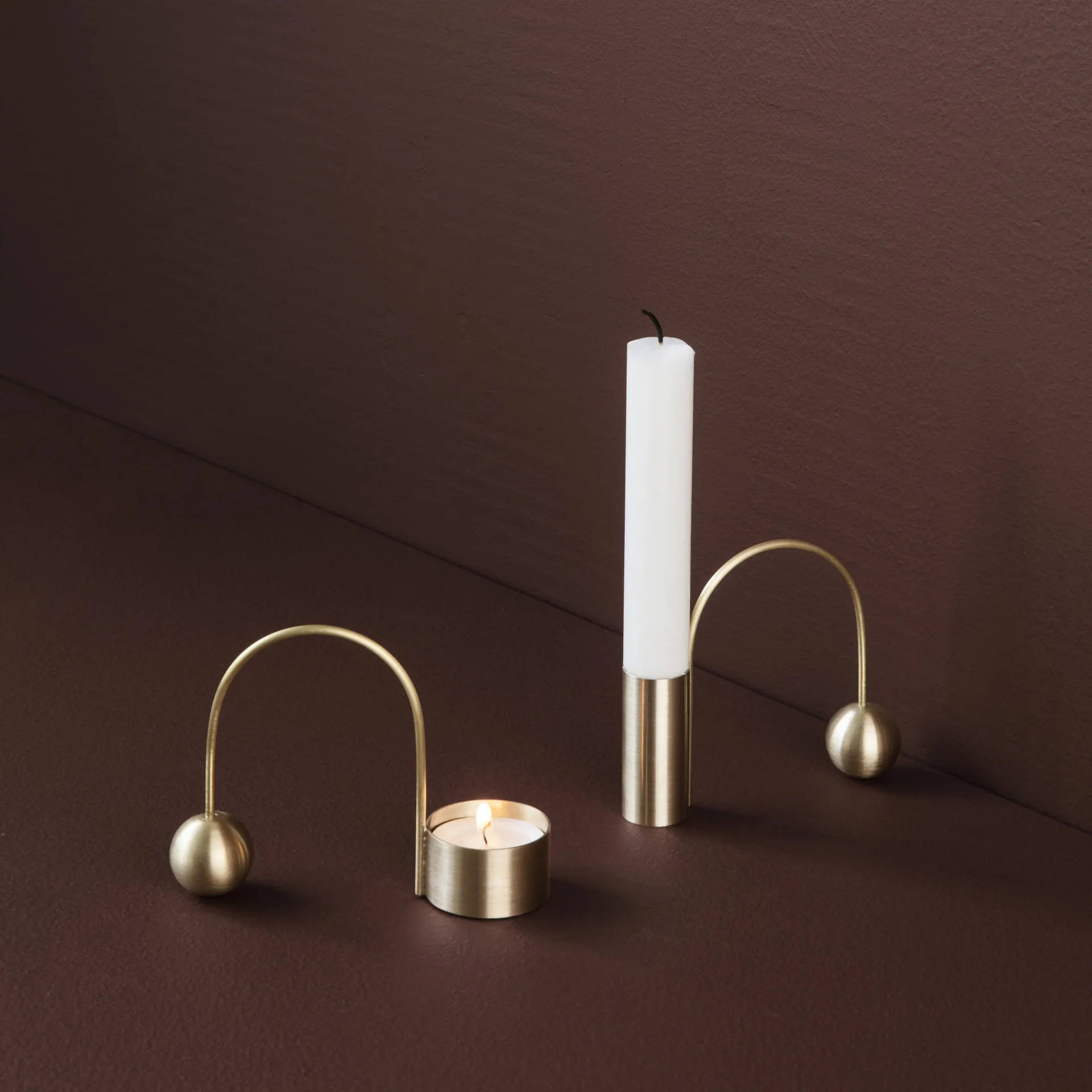 Suporte de velas Balance latão , castiçal Ferm Living