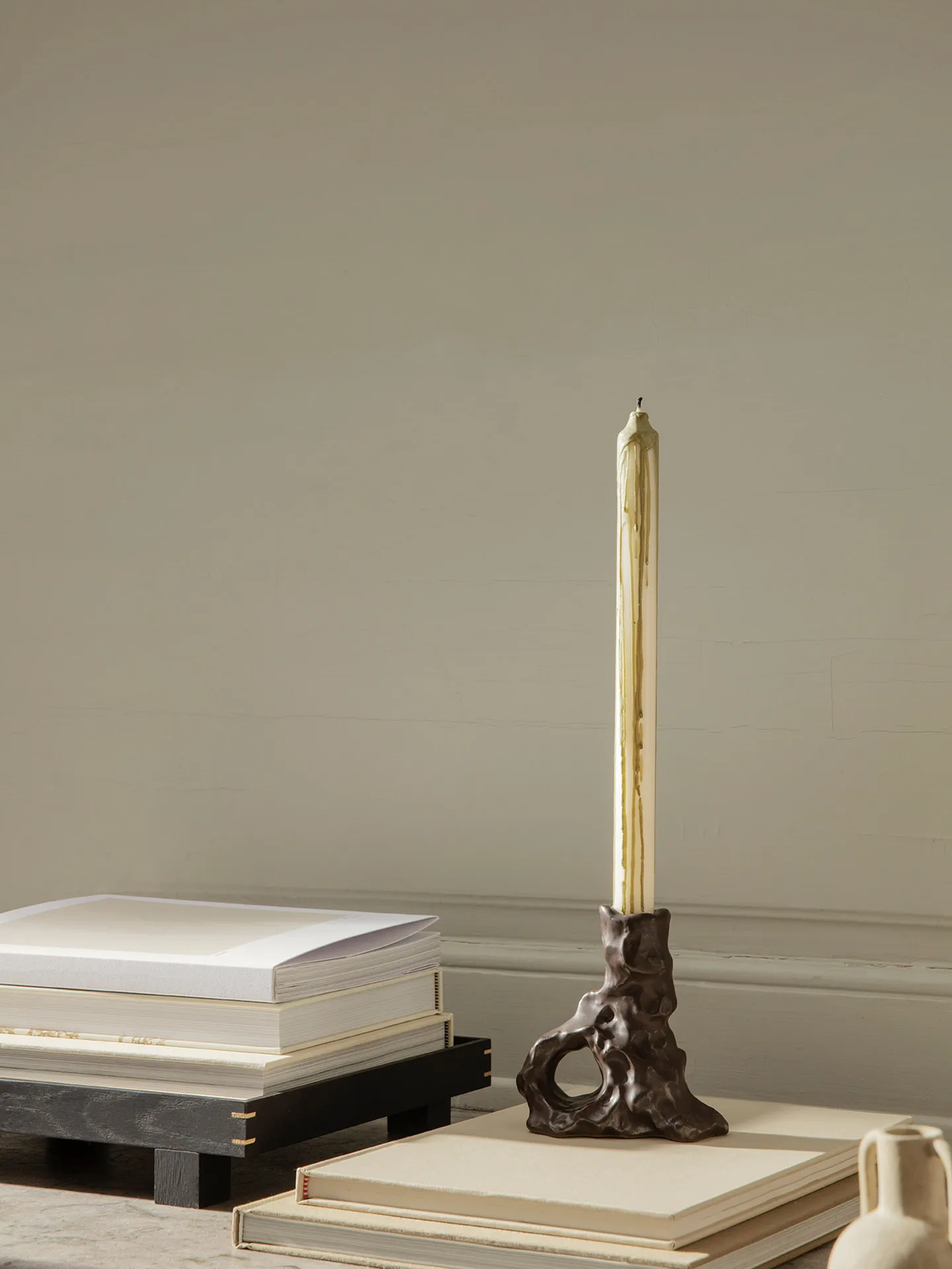 Suporte de velas Dito, Dark brown Ferm Living