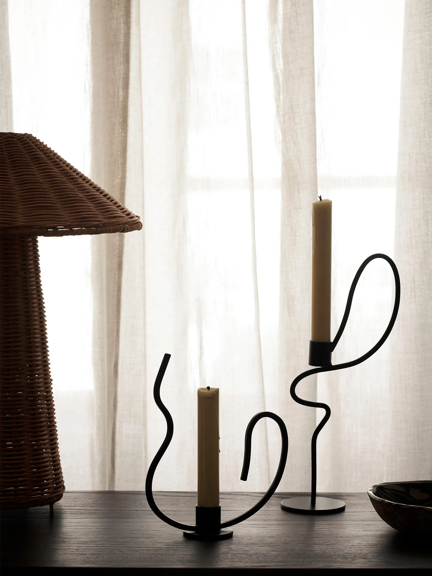 Suporte de velas Valse high, Preto Ferm Living