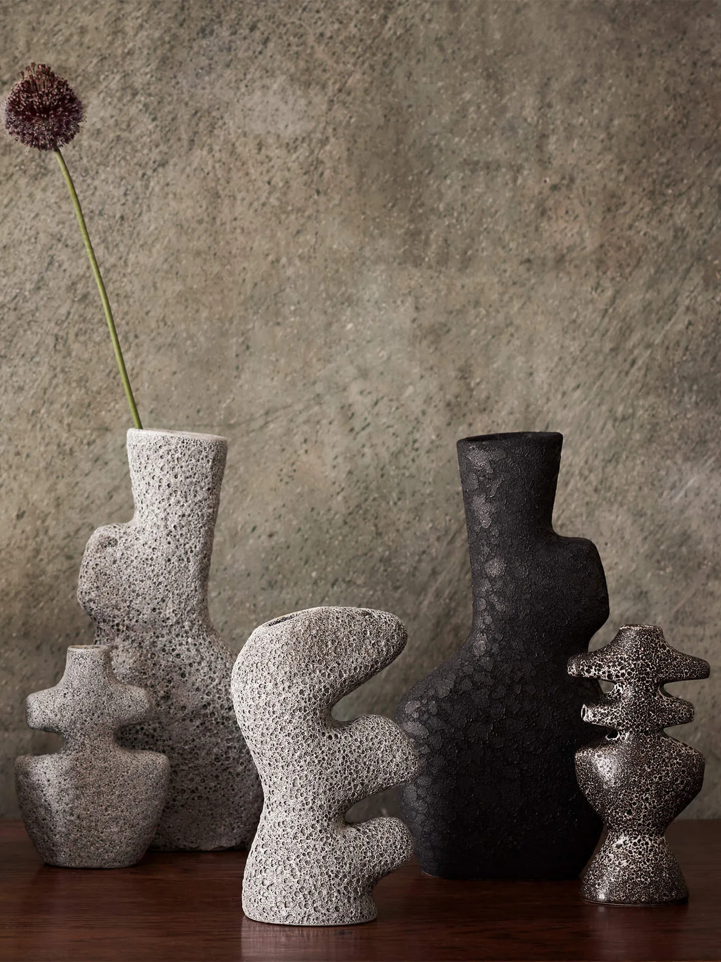 Suporte de velas Yara medium, Pedra-pomes cinza Ferm Living