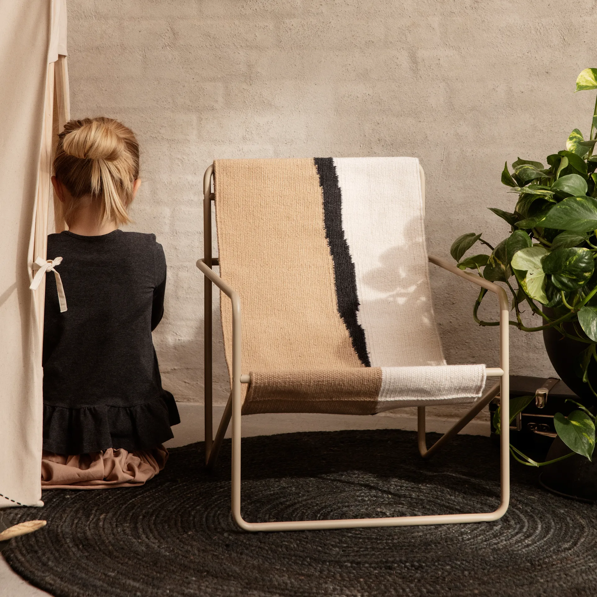 Tapete juta Eternal rund small, preto Ferm Living