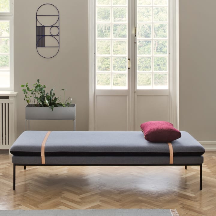 Turn espreguiçadeira, Tecido fiord da kvadrat rust. suporte preto Ferm Living