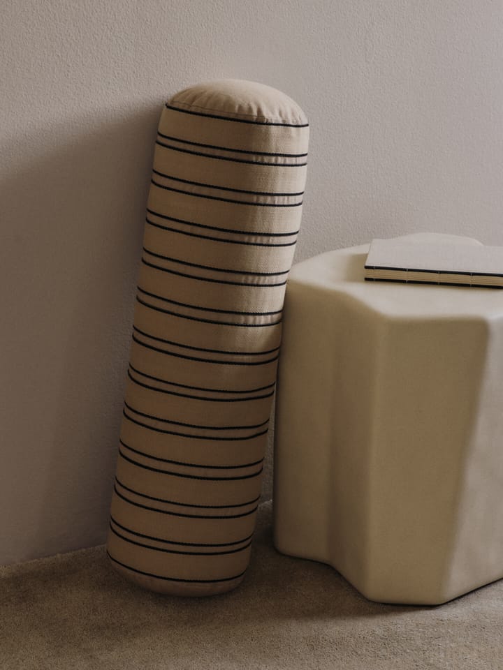 Twill almofada cilíndrica de apoio, Cashmere-black Ferm Living
