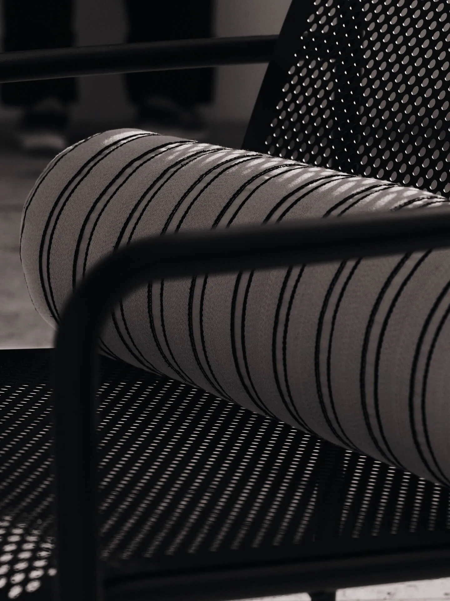 Twill almofada cilíndrica de apoio, Off-white-black Ferm Living