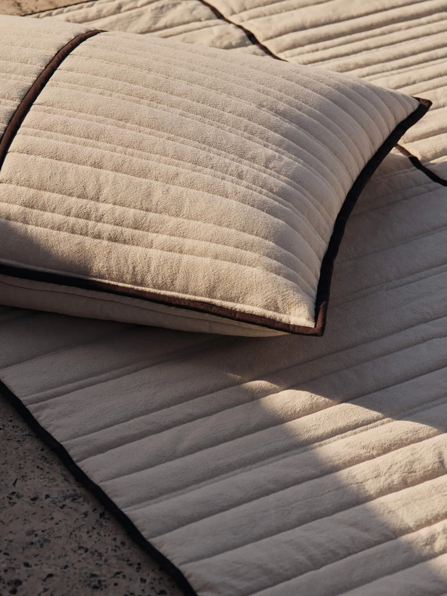 Vari almofada acolchoada 60x80 cm, Natural-dark chocolate Ferm Living