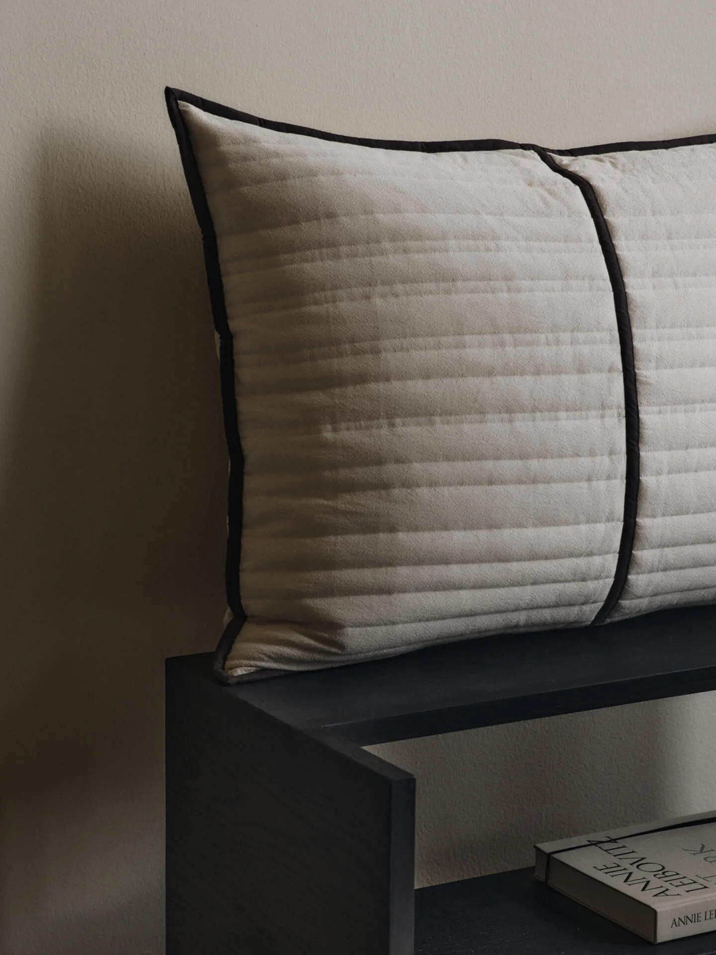 Vari almofada acolchoada 60x80 cm, Natural-dark chocolate Ferm Living