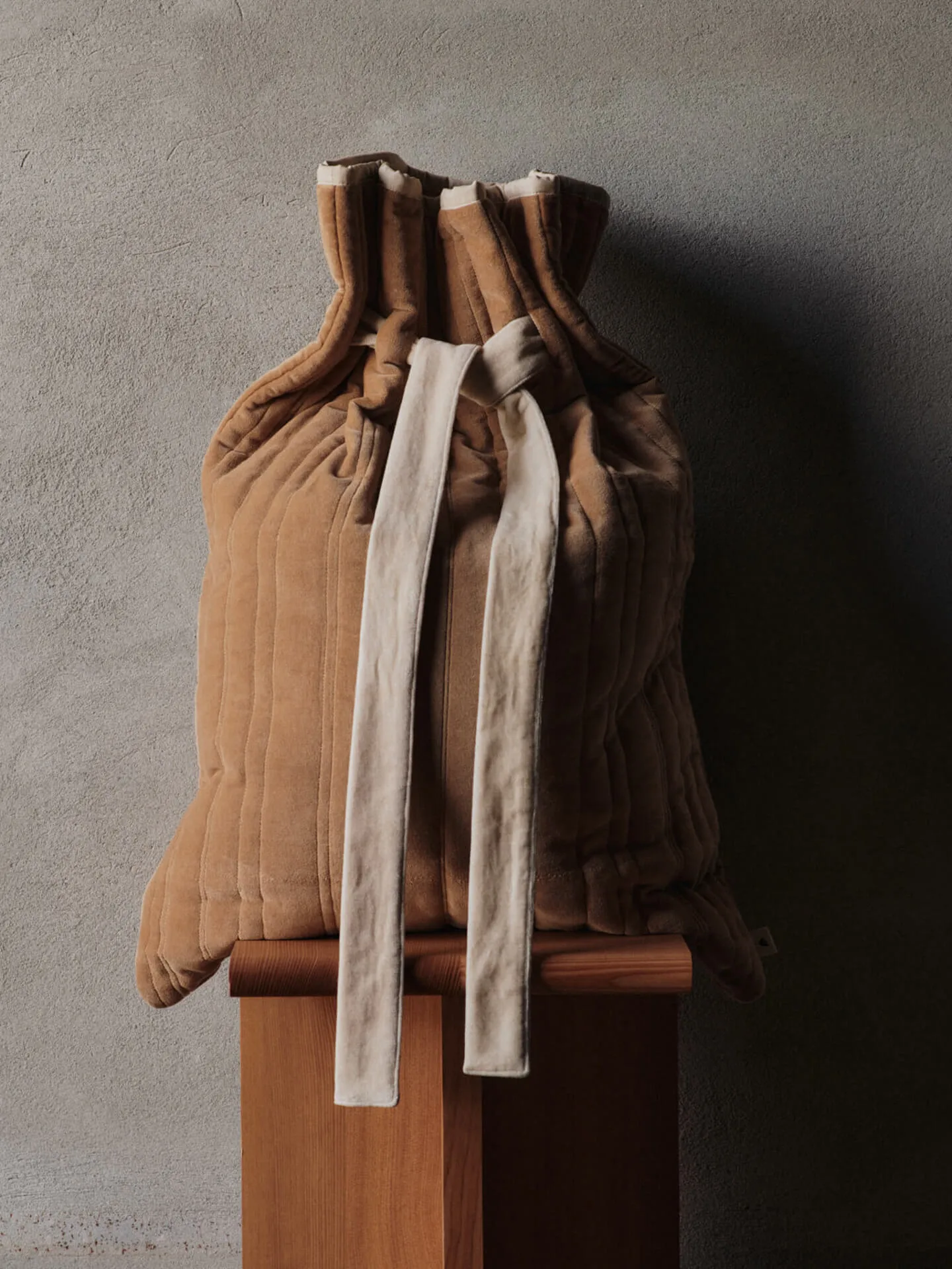 Vari saco acolchoado 50x70 cm, Velvet-tan Ferm Living