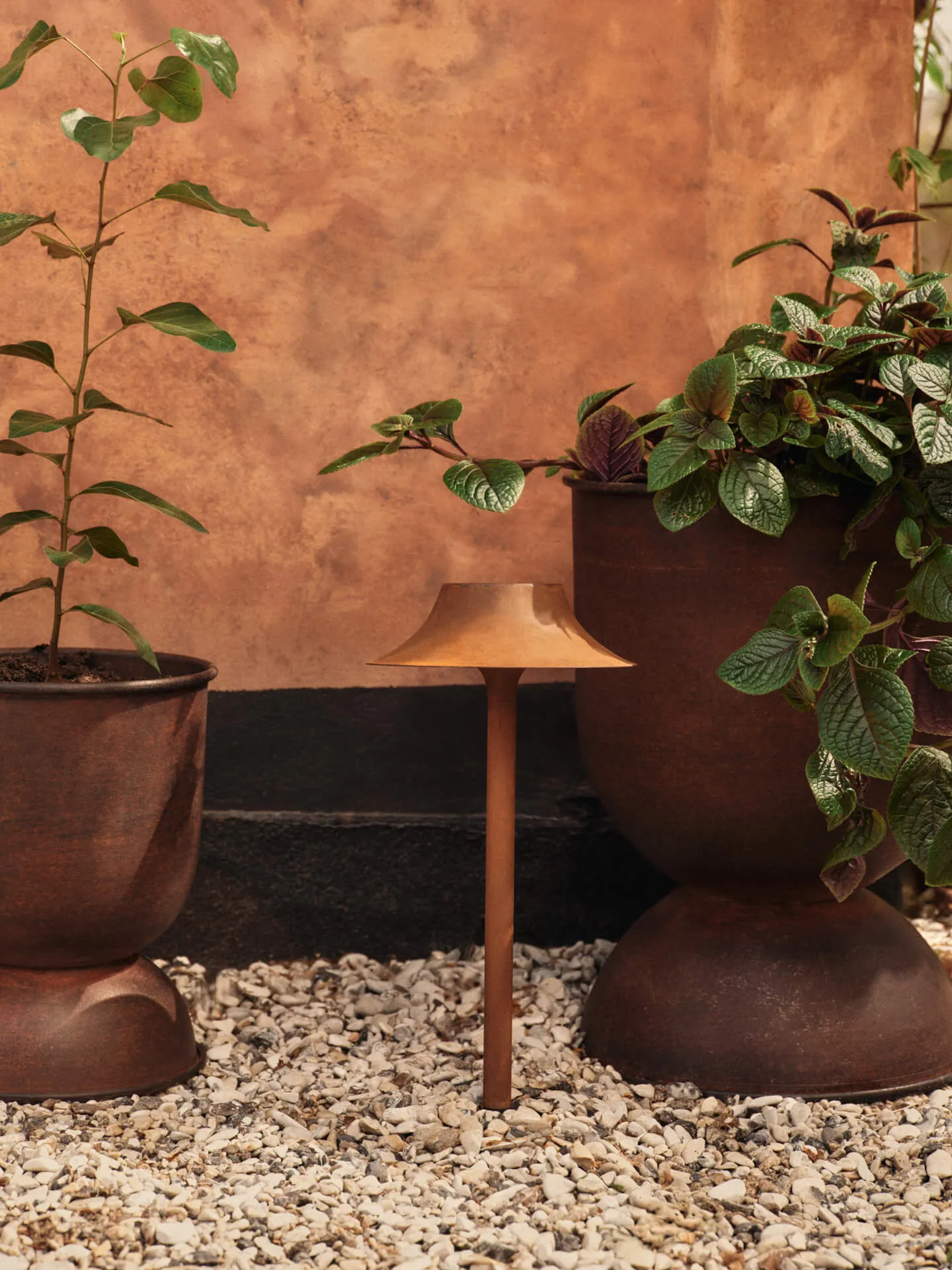 Vaso de flores médio Hourglass Ø40 cm, Ferrugem Ferm Living